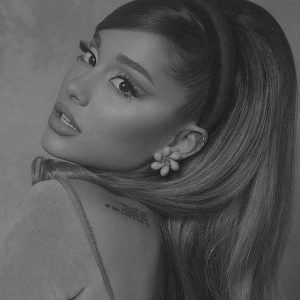 ARIANA GRANDE 2022 476x476